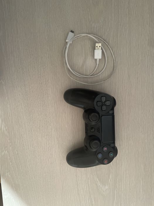 Vând Controller/Manetă pentru Playstation 4