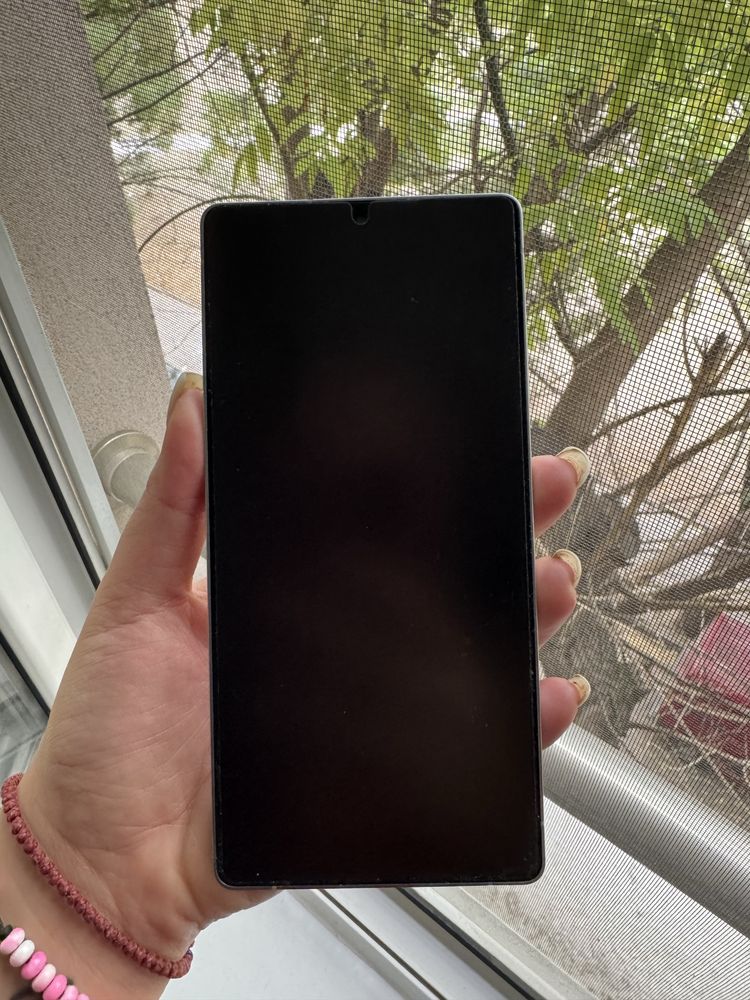 Продавам samsung galaxy s25 ultra
