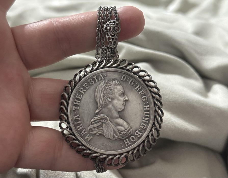 Vând un taler Maria Tereza