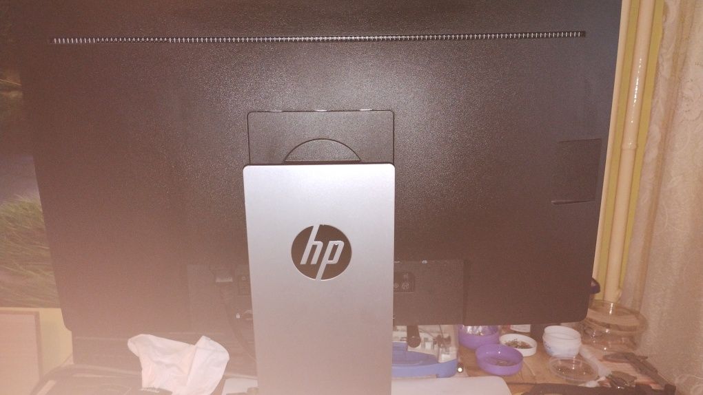 Продавам монитор ,hp