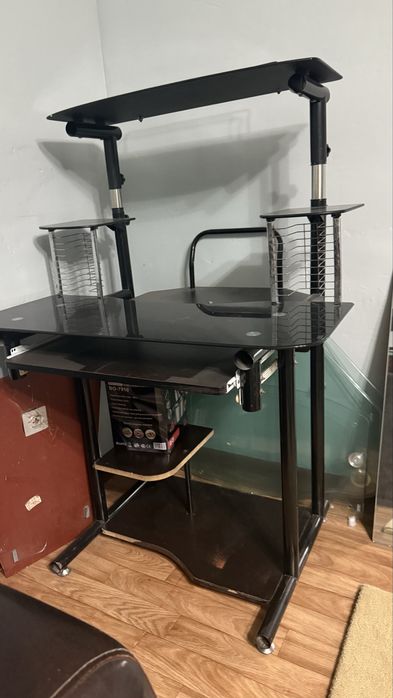 Продам компьютерный стол