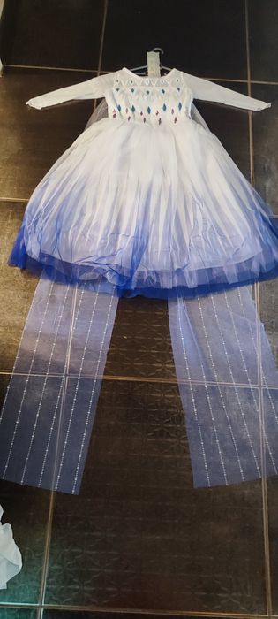 Рокля на Елза от Фроузън с два подаръка светещ ластик и корона