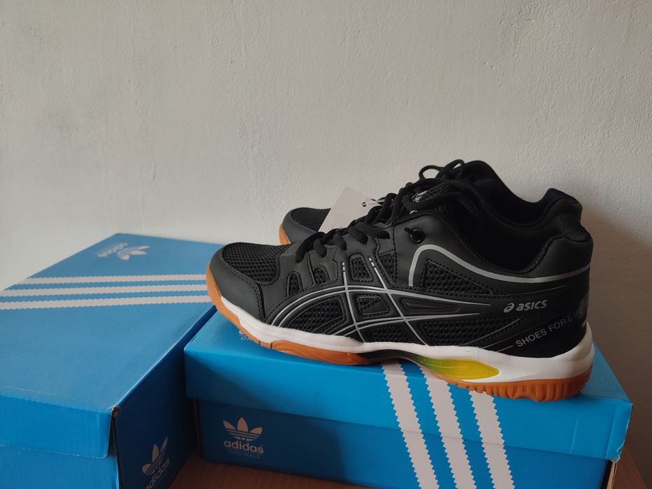 Новые кроссовки Assics(доставка в черте города бесплатно)