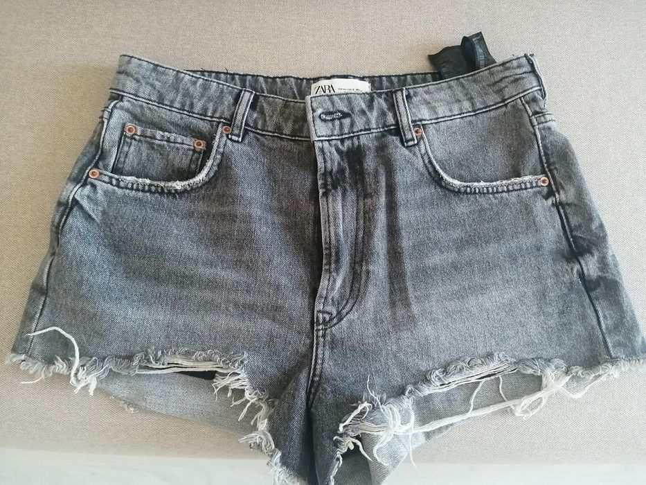 Продаются джинсовые шорты ZARA.