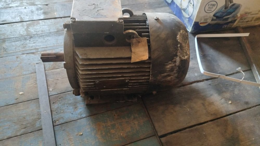 Продам двигатель асинхронный