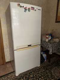 Продам холодильник морозильник в отличном состояний