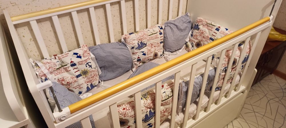 Бортики на кроватку и детское одеяло новое