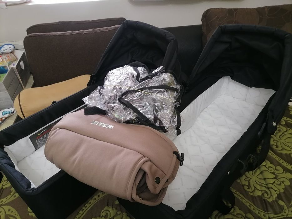 Продавам два броя кош за новородено за количка baby monster easy twin