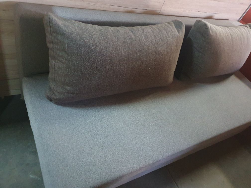 Canapea extensibilă cu ladă