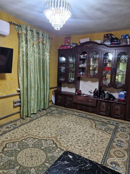 Оҳангарон шаҳар 
Қўрғон маҳалласида 
8 сотих 4 хоналик ховли сотилади