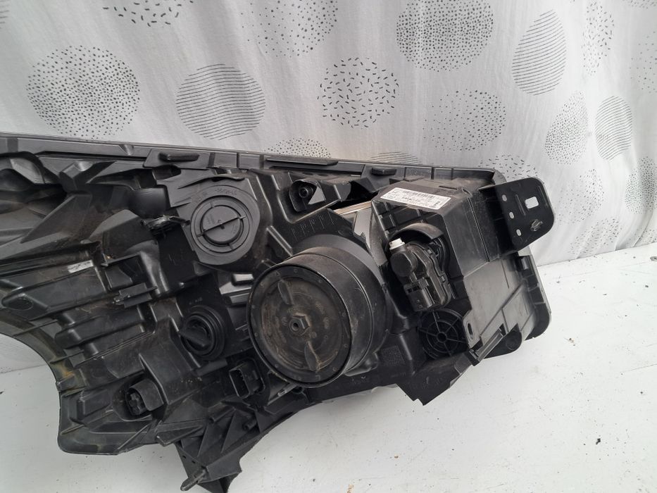 Фар Opel Vivaro  60лв