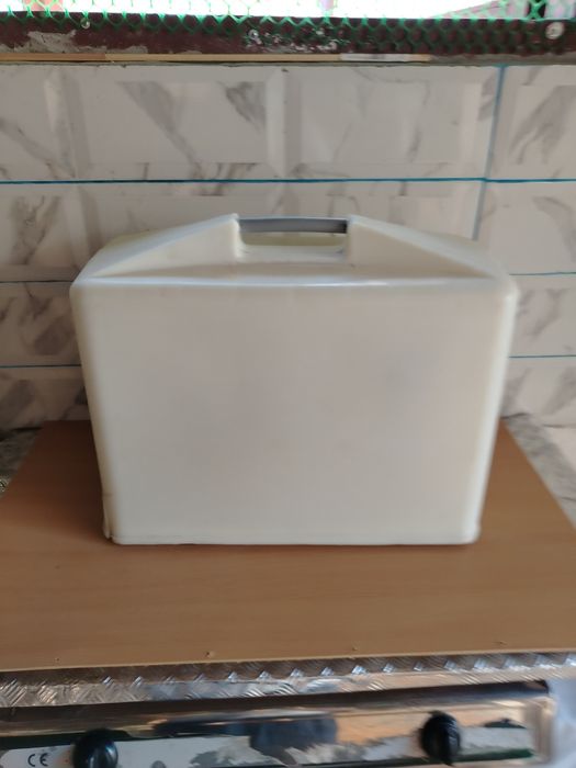 Mașină de cusut marca Iulia fabricată la Cugir
