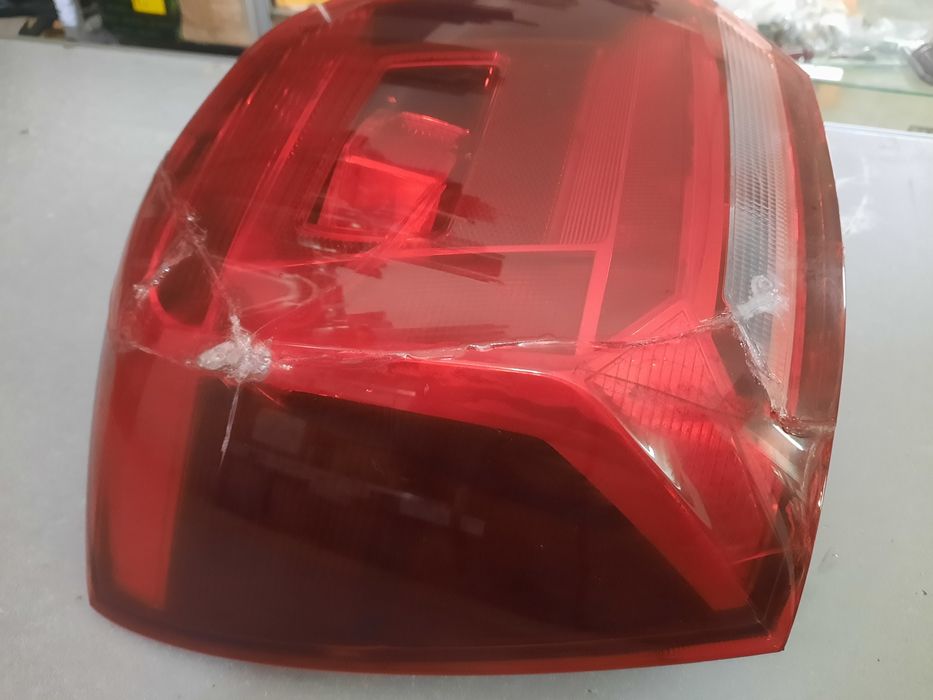 Ляв стоп за VW Polo 5 (6R) 2016 Спукана