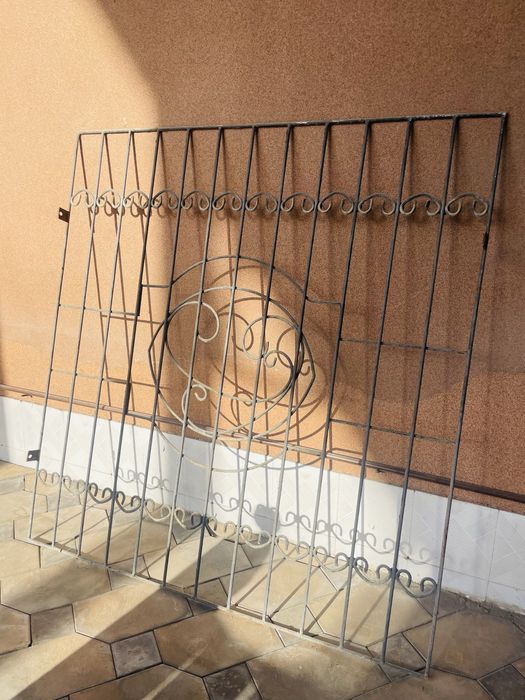 решотка сотилади 1.80х1.80 битта