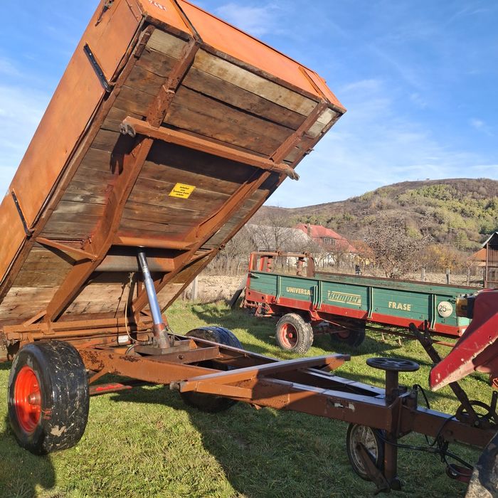 Remorcă basculabilă