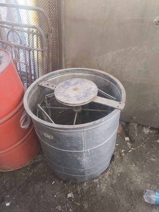 Медогонка четырехрамочная