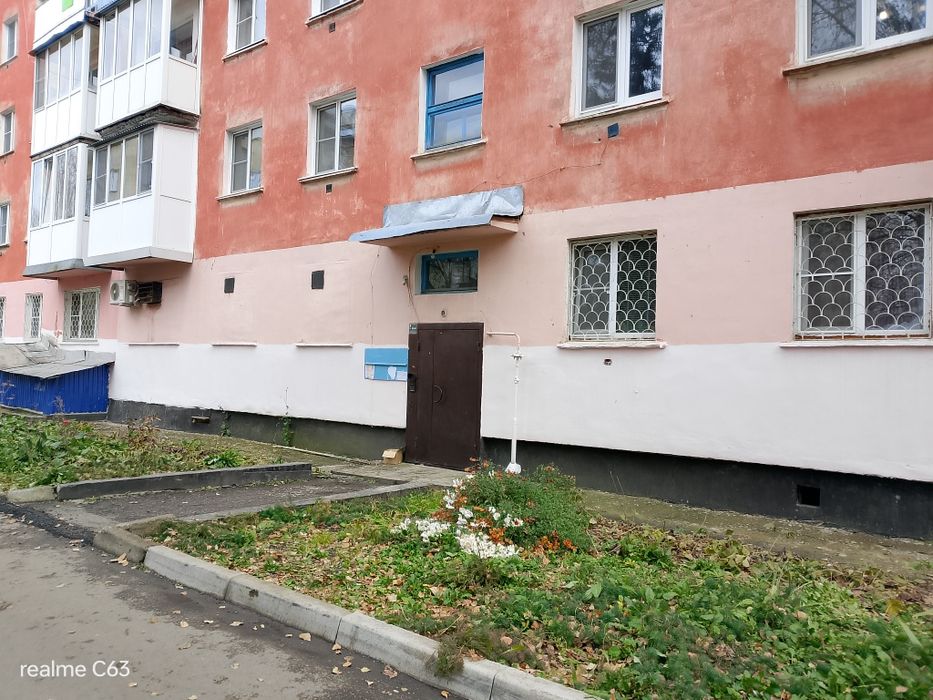 Продам 3хкомнатную квартиру 139 квартал на 4 этаже застеклённый балкон