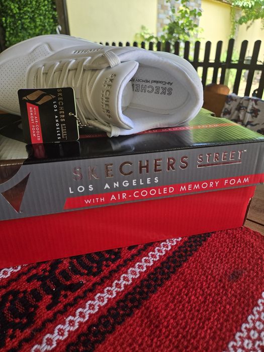 Adidasi Skechers noi