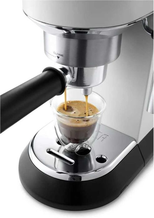 Kофеварка DeLonghi EC685.W