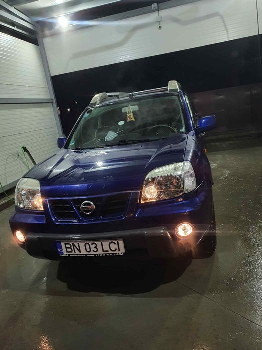 Vând nissan x trail