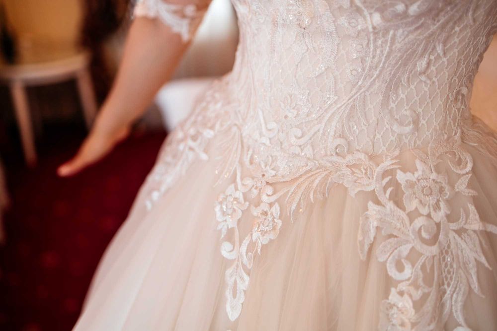 Rochie de mireasa tip printesa cu trena