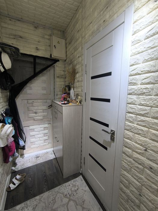 1 комнатная квартира. С Евро ремонт. Спутник. В деревянном доме. 2/2.