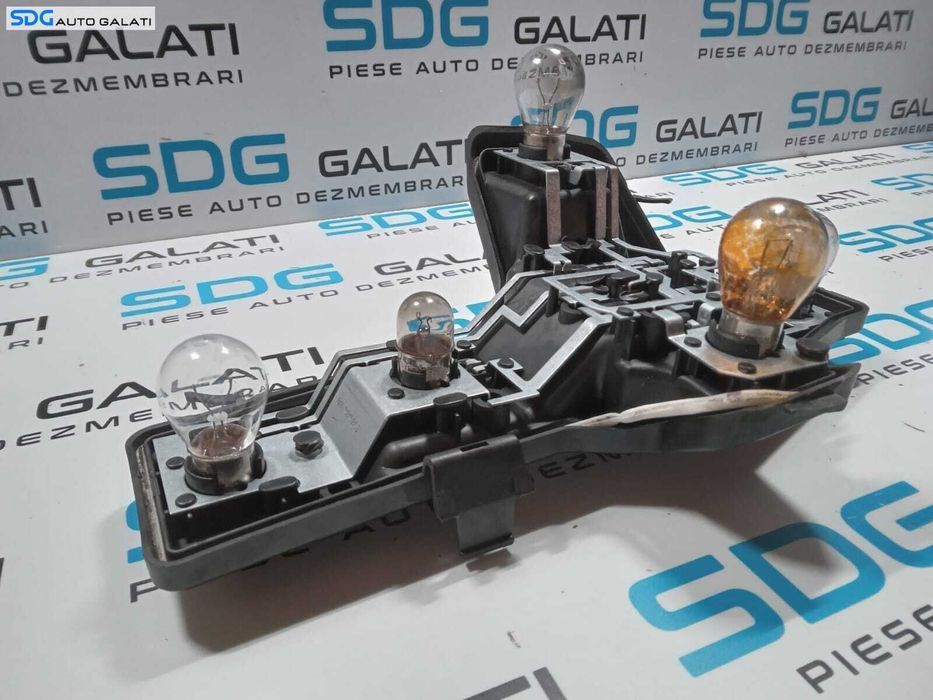 Soclu Suport Bec Becuri pentru Stop Lampa Tripla Dreapta Volkswagen Touran 2003 - 2010 Cod 1T0945258D 1T0 945 258 D [257M9]