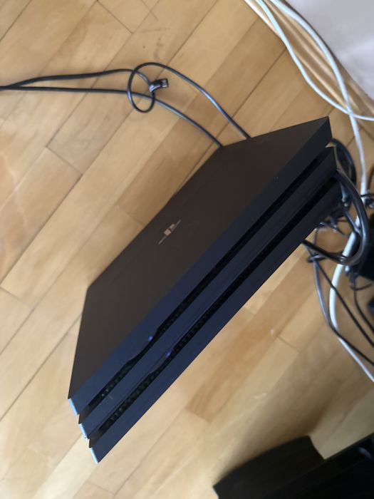 Vand ps 4 pro stare ff buna