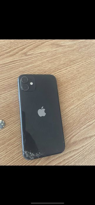 Vand Iphone 11 negru ,128 gb