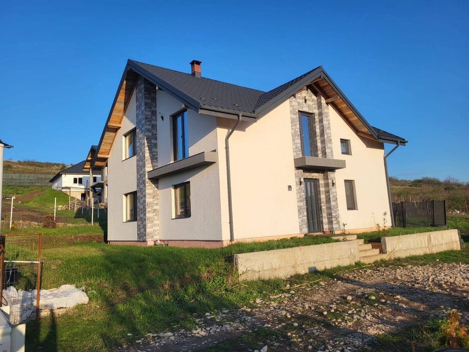 PERSOANA FIZICA Casă 140 mp, teren 404 mp,  – Chicerea 184990 €