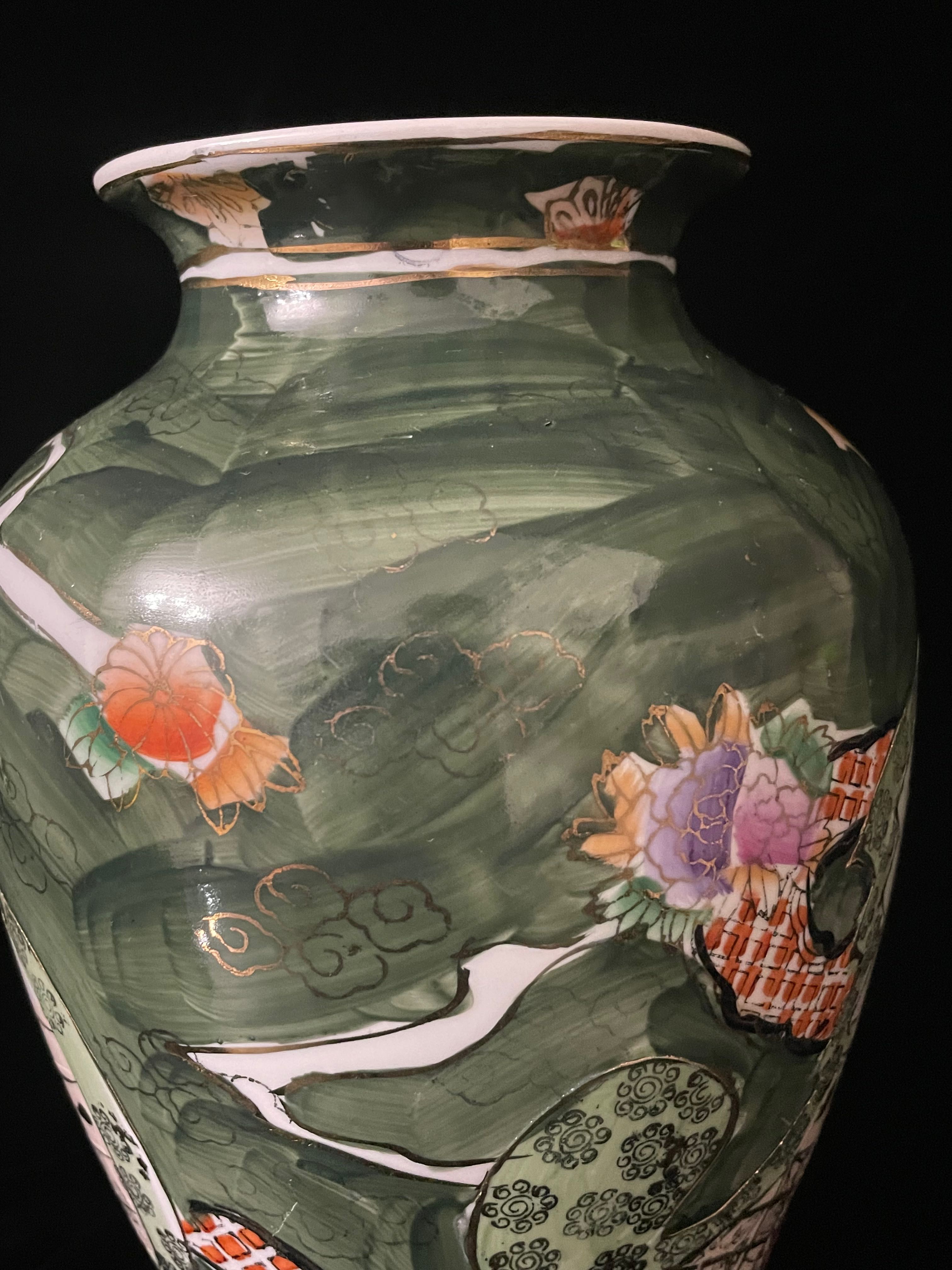 Порцеланова ваза ръчно рисувана