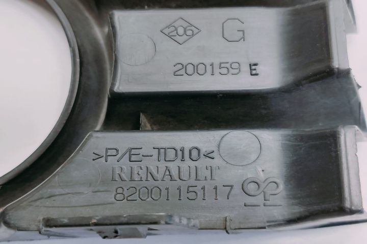 Grila  proiector stanga 8200115117 Renault Megane a 2-a generatie (fa