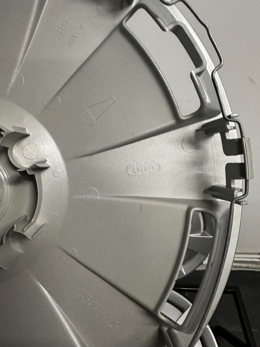 Capace Audi Originale, R16, impecabile.