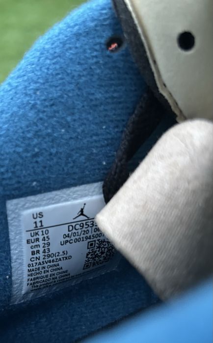 Jordan 4 UNLA off noir