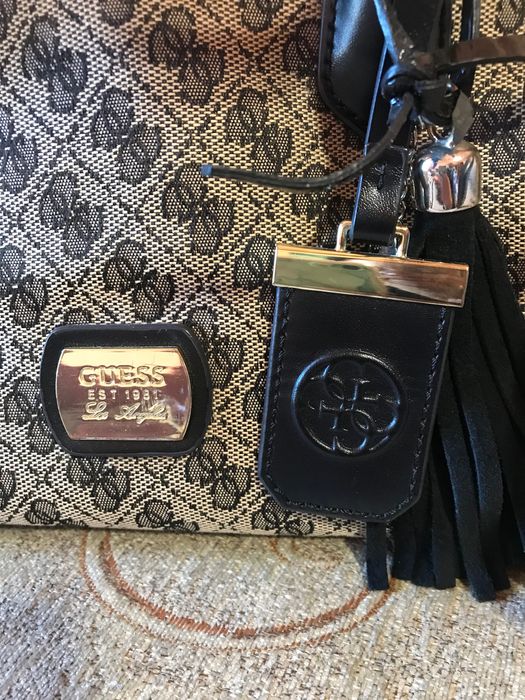 Дамска чанта”Guess “ оригинална