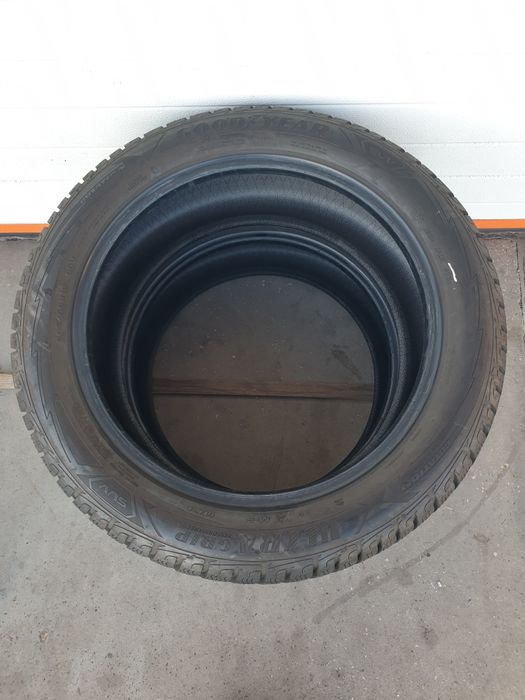 Зимни гуми 2 броя GOODYEAR UltraGrip 235 50 R19 дот 4719