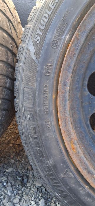 Vand sau schimb un set de jante pe 16 cu tot cu anvelope