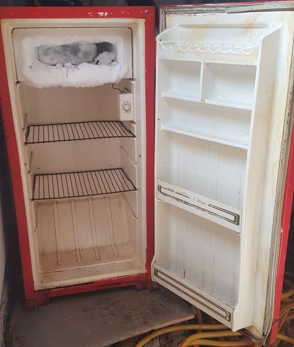 Холодилник сотилади