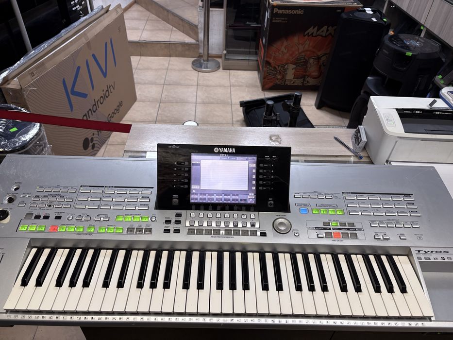 Синтезатор Yamaha tyros 4