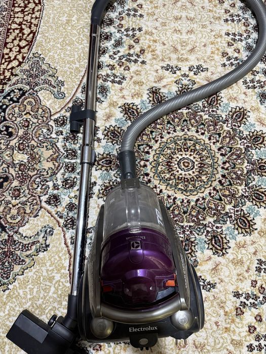 Продаю пылесос , требует ремонта