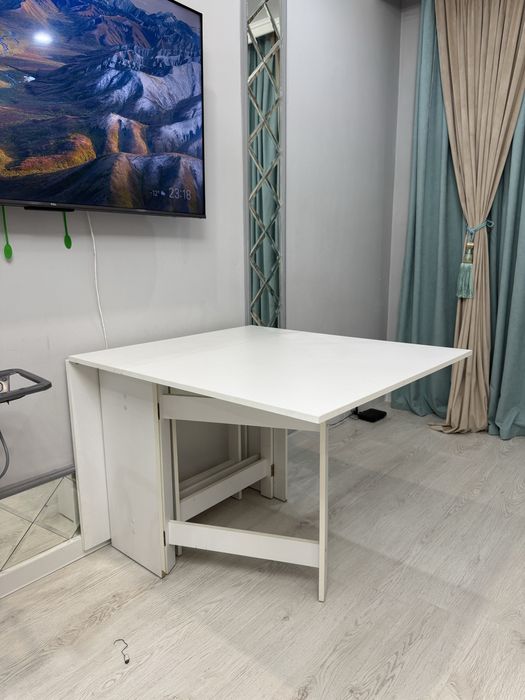 Срочно продам стол, второй в подарок