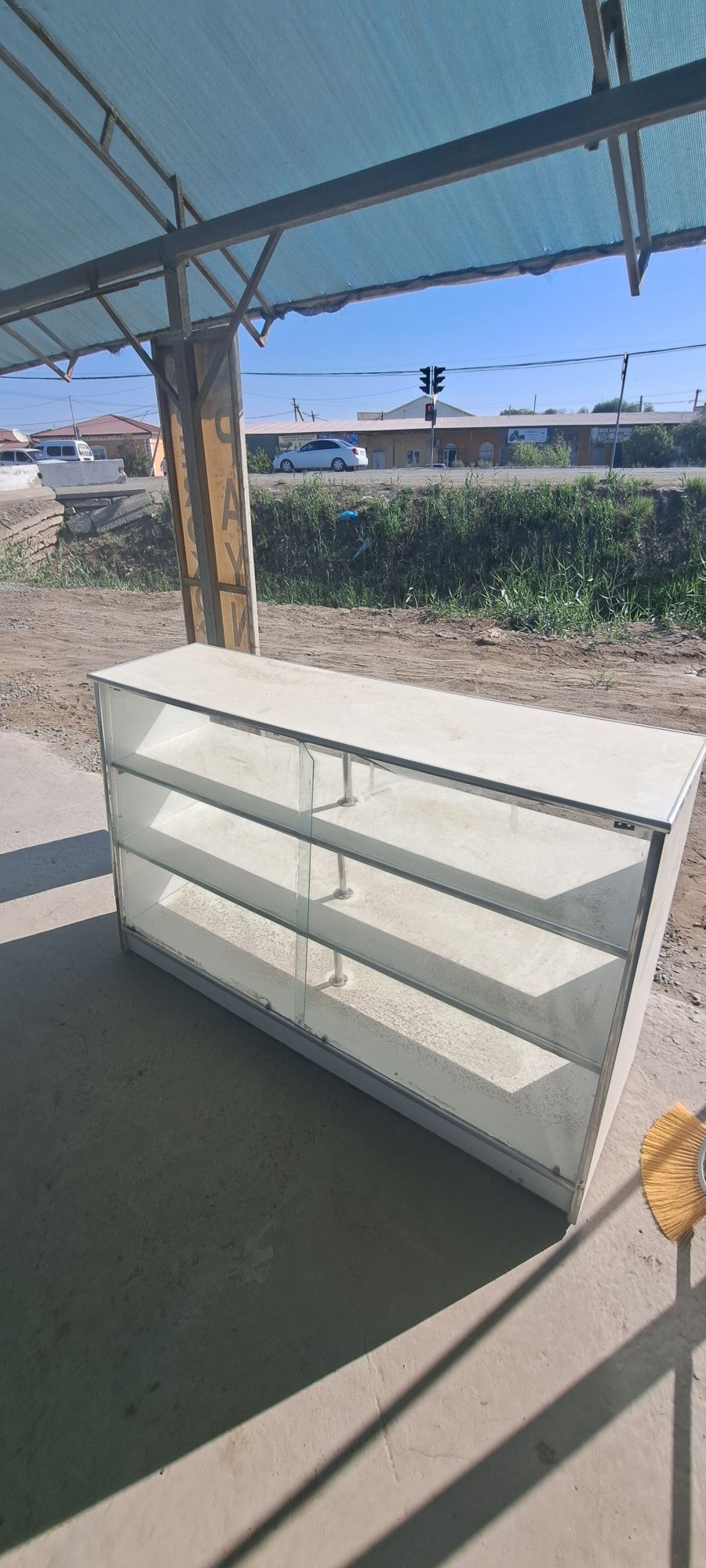 Stelaj sotiladi 150.000 sum