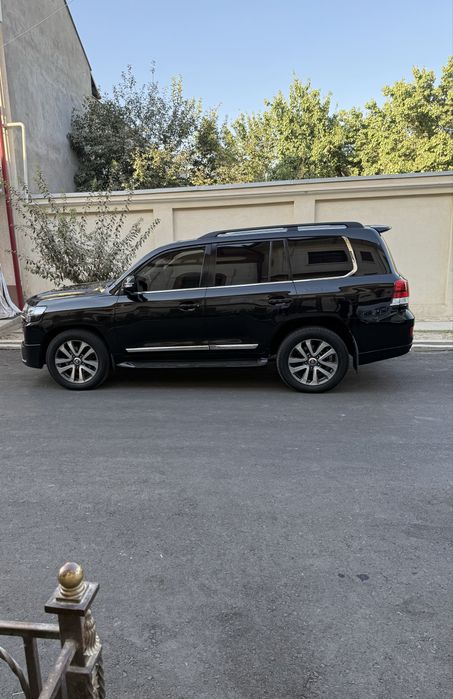 Tayota Land Cruiser 200 v8 4.7