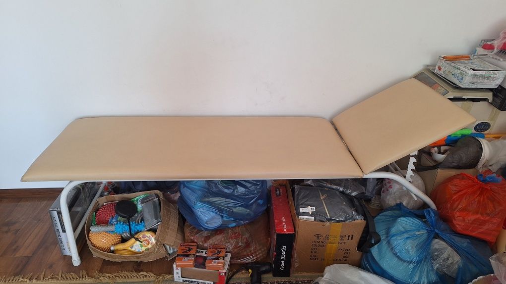Продам кушетку с подголвником