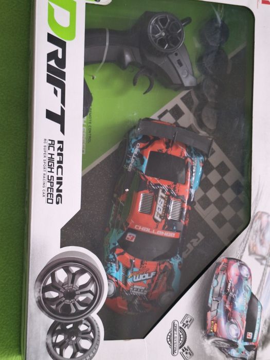 Радиоуправляема кола за дрифт с4 бр резервни гуми