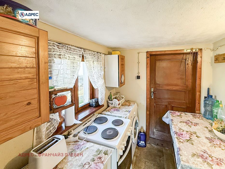 Къща в Плевен, област-с.Бръшляница площ 132 цена 38000