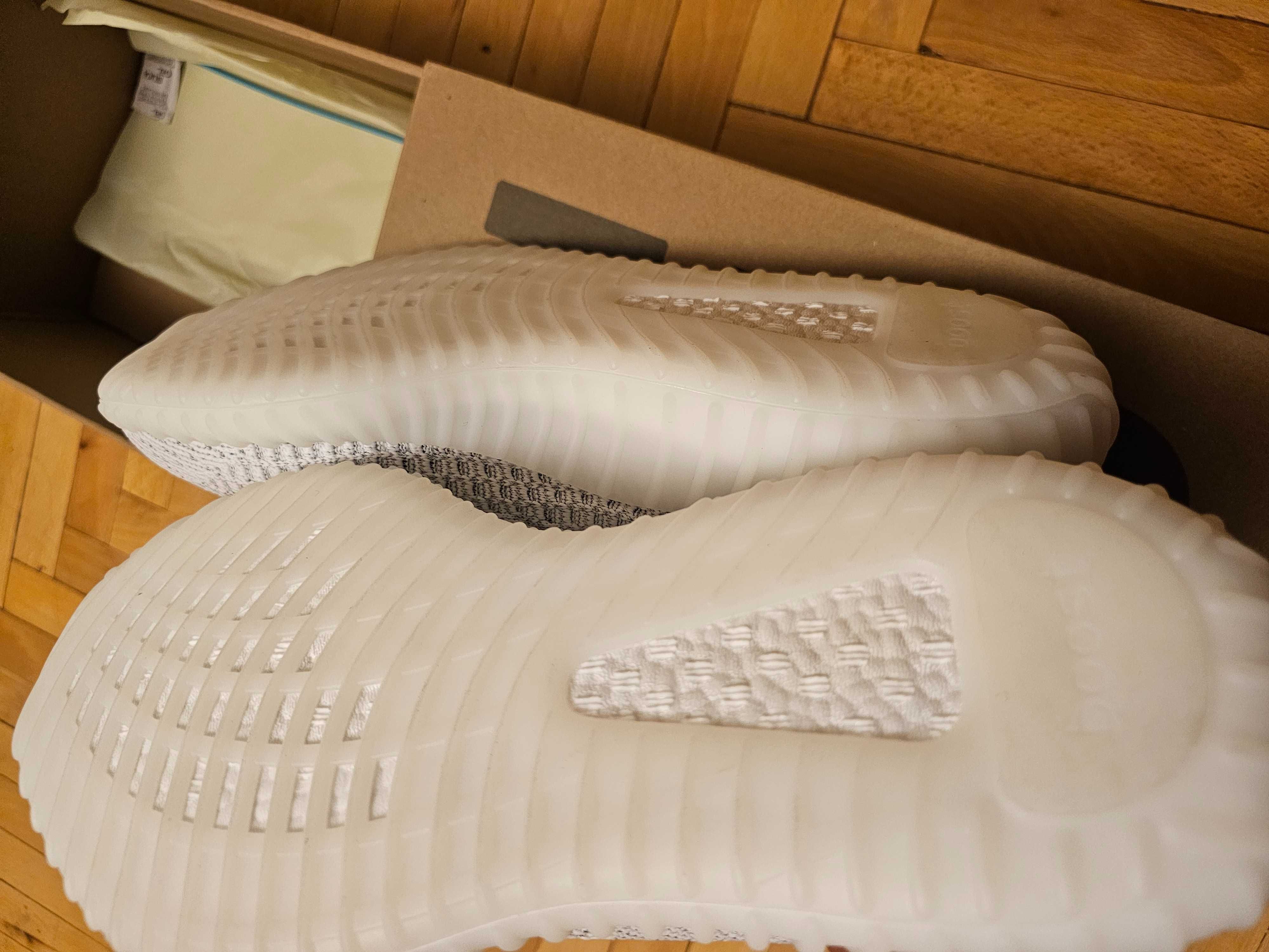Nou Addidas Yeezy Boost 350 v2 Albi model: EF2367 marime 43