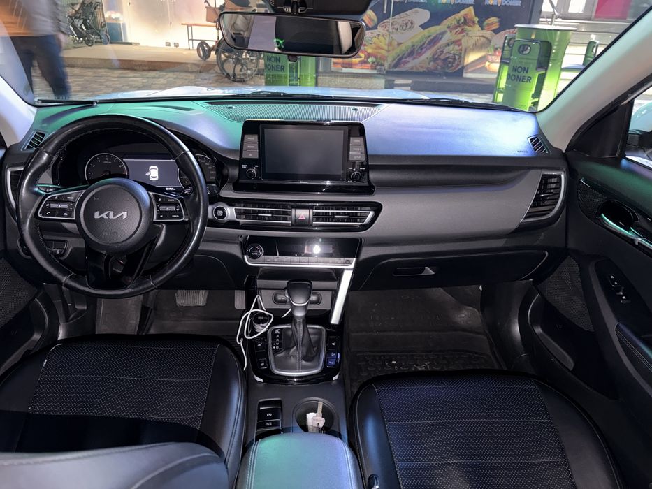 Продаю Kia Seltos Prestige 2021 год