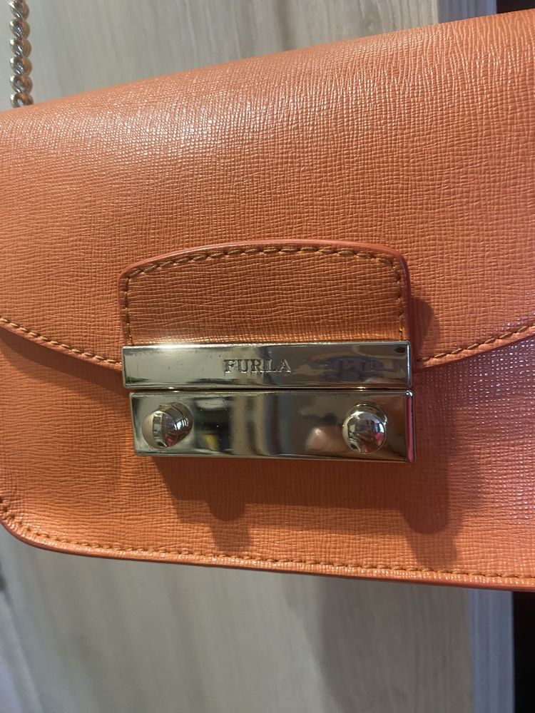Furla metropolis