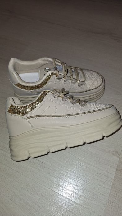 Спортни обувки, сникърси номер 36